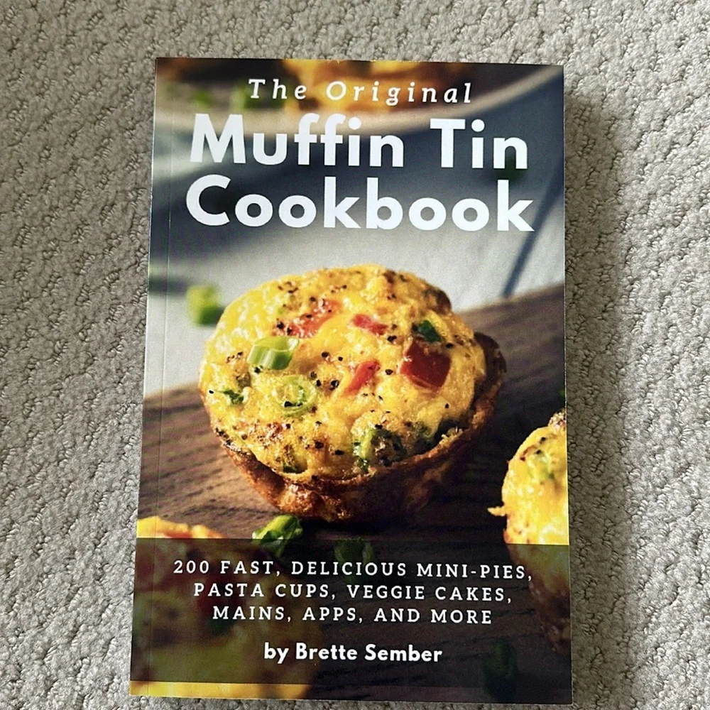 *New* Temp-Tations Muffin Pan “Floral Lace” and Two New/Unused Muffin Cookbooks - Picture 2 of 7